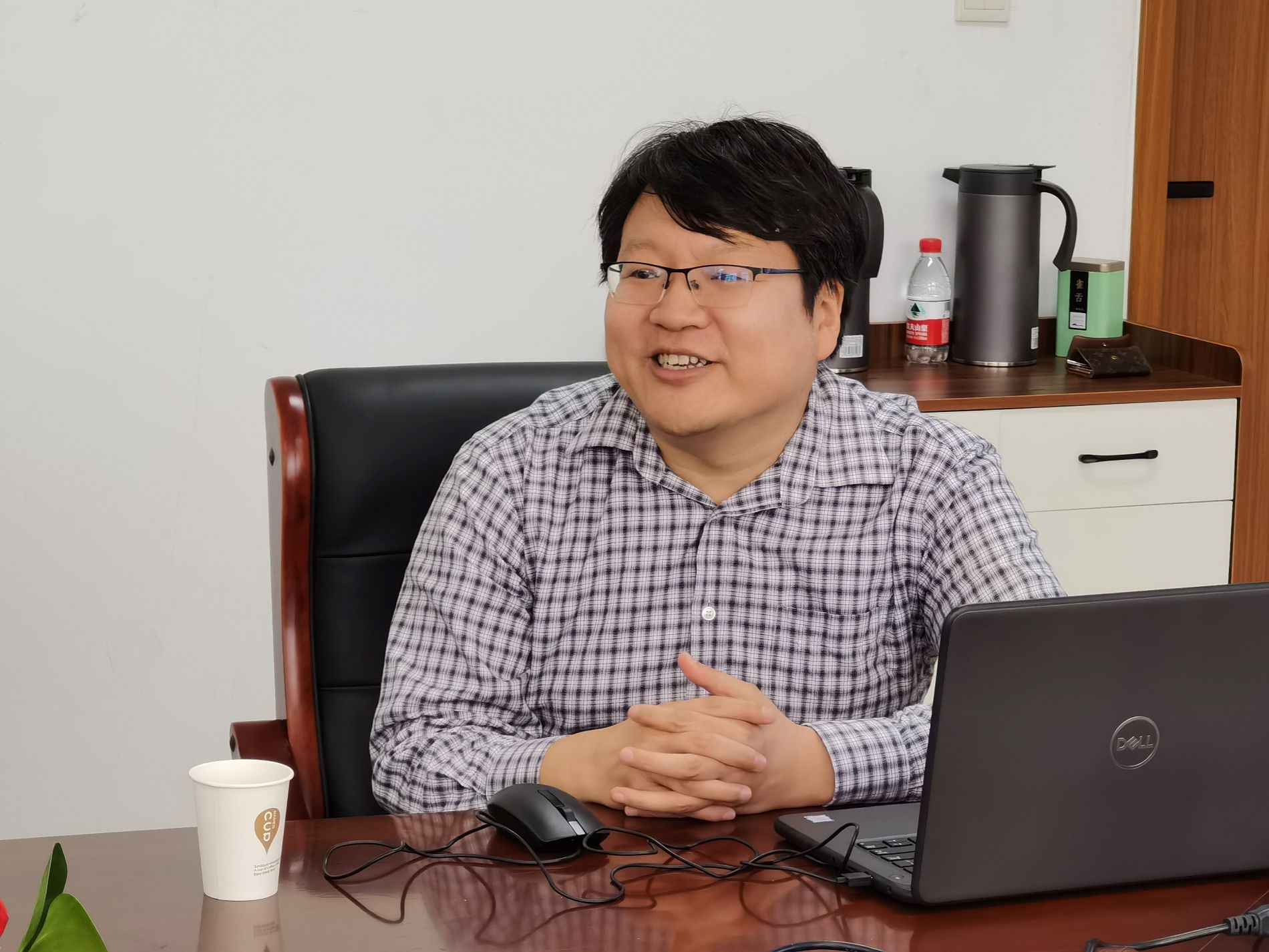 接下来,副院长赵传文对学校的办学理念和基本情况进行了介绍,并重点